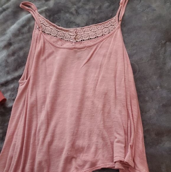 Lace detailed tank top - Picture 3 of 3